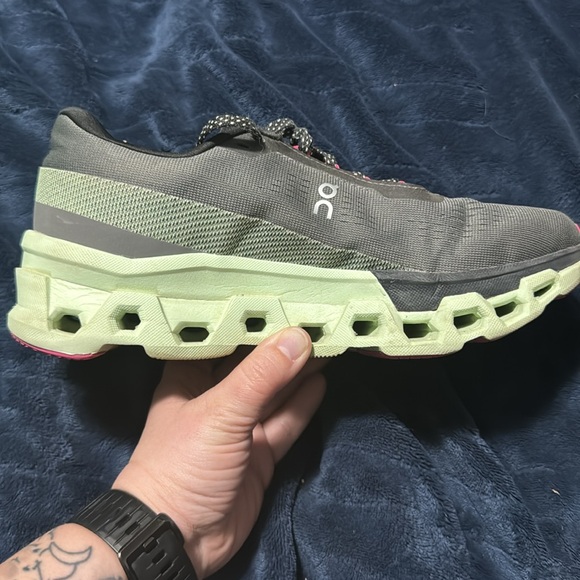 On Running Black and White Athletic Shoes - Picture 4 of 10